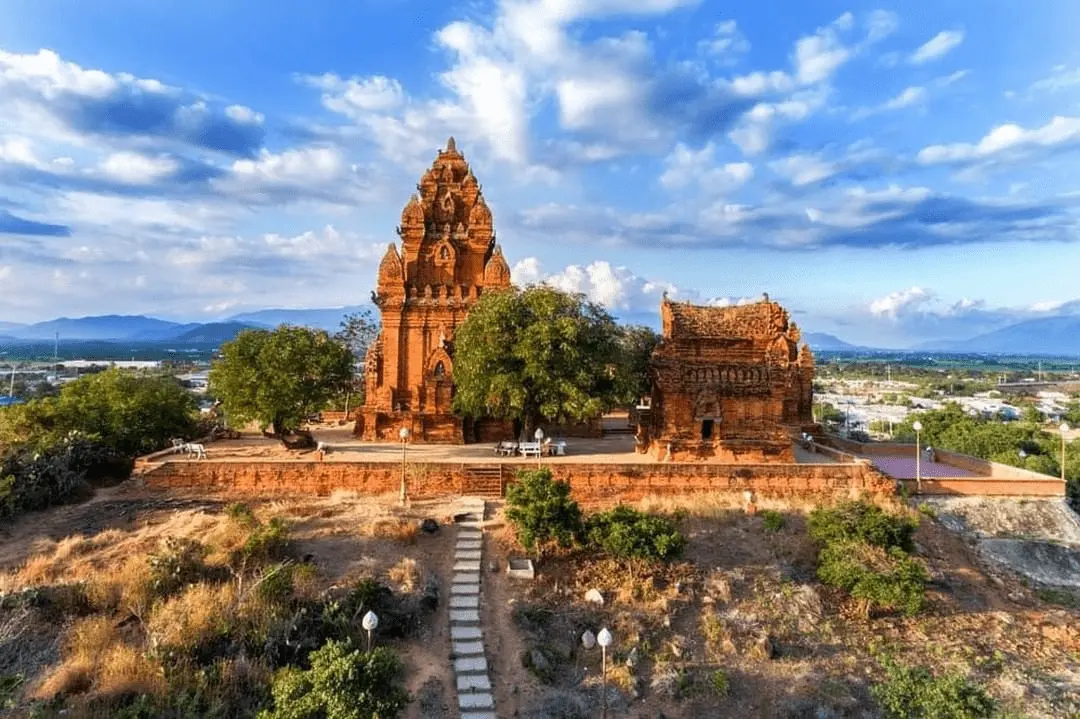Tháp Chăm Poklong Garai