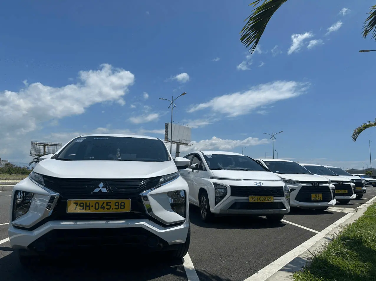 Xe đưa đón sân bay Cam Ranh 7 chỗ