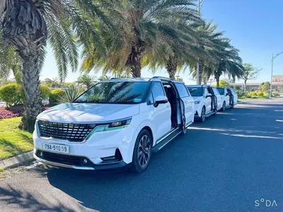 Xe Carnival 7 chỗ đưa đón sân bay Cam Ranh Nha Trang Minh Khoa Travel